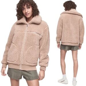 Wilfred Aritzia Oversized The Teddy Camel Tan Sherpa Pockets Zip Jacket Sweater